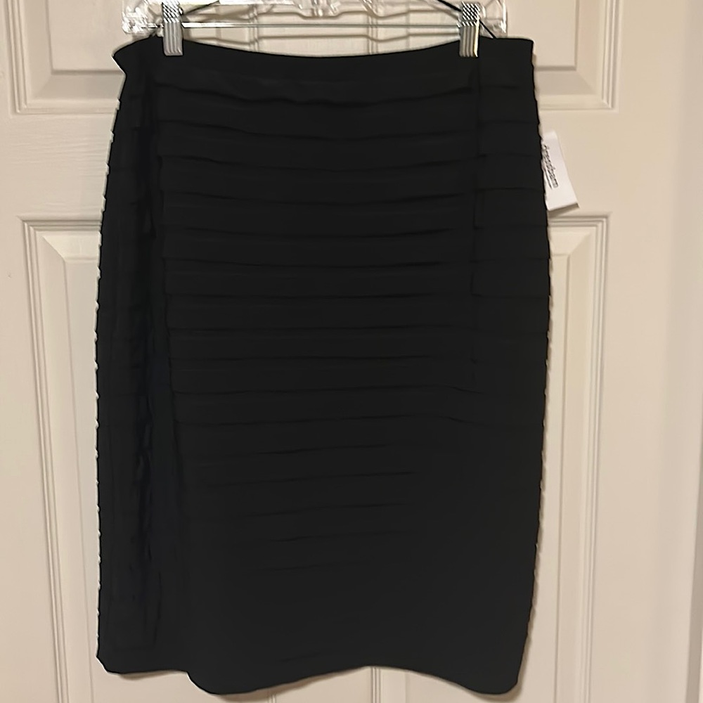 Dress barn Black 16W Short Skirt